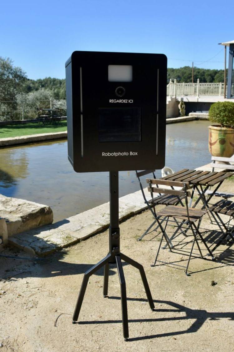 Louer une borne photos réglable pour vos évènements à Montpellier et dans l'Hérault 34