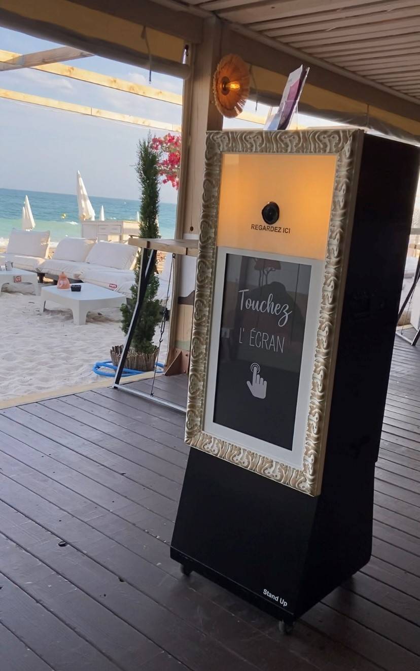 Photobooth disponible à la location pour vos événements d'entreprise à Villeneuve les Maguelone dans l'Hérault